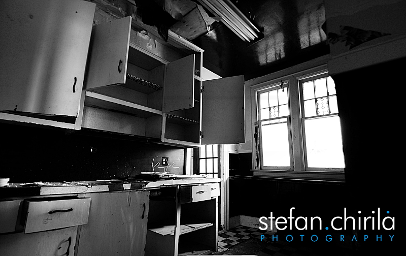 http://fc24.deviantart.com/fs41/f/2009/026/4/8/UE2009_I_kitchen_by_chirilas.jpg